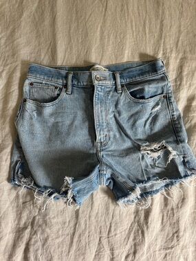 A&F 4" Mom Short